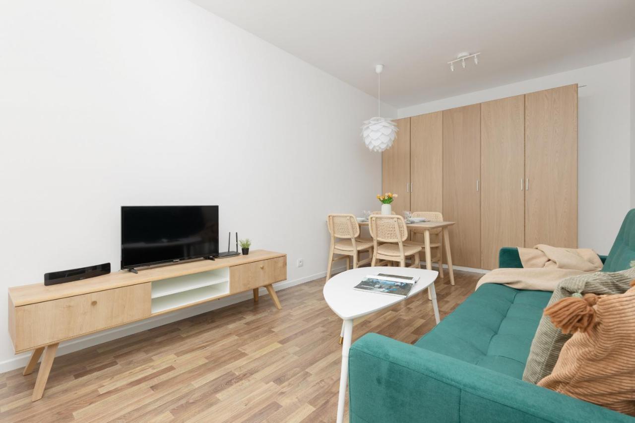 Stacja Wola Apartments With Parking By Noclegi Renters Варшава Екстер'єр фото