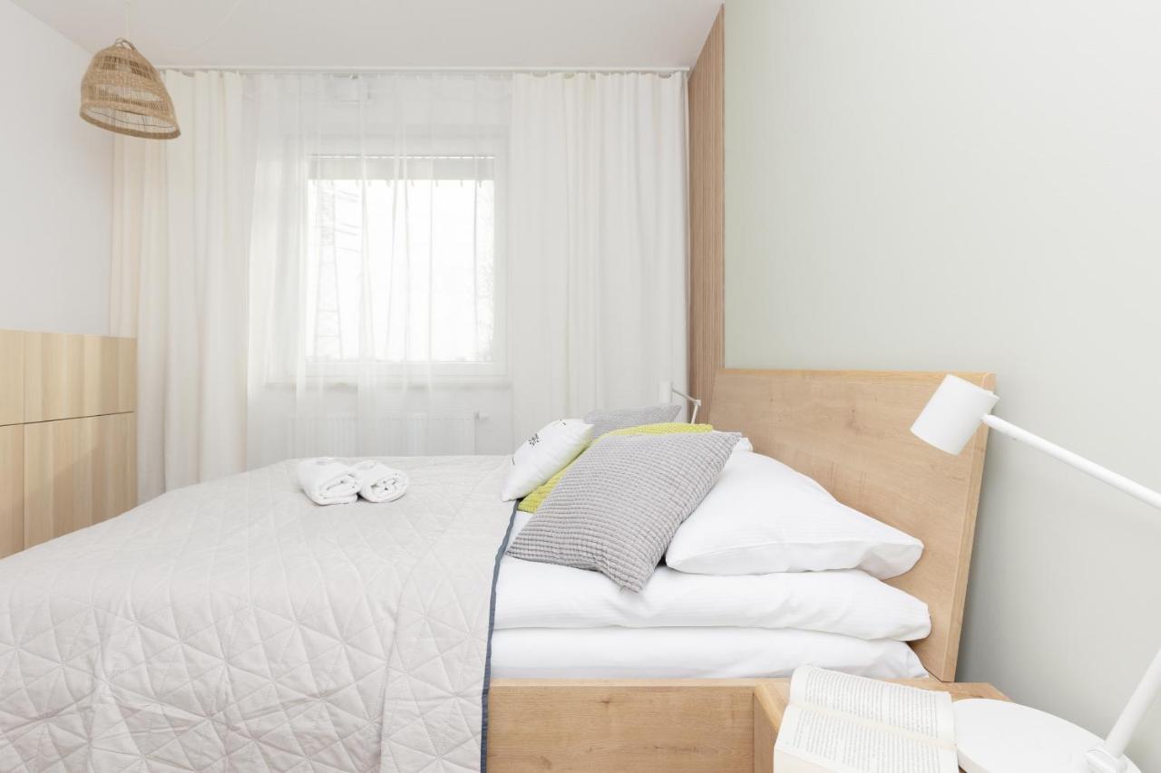 Stacja Wola Apartments With Parking By Noclegi Renters Варшава Екстер'єр фото
