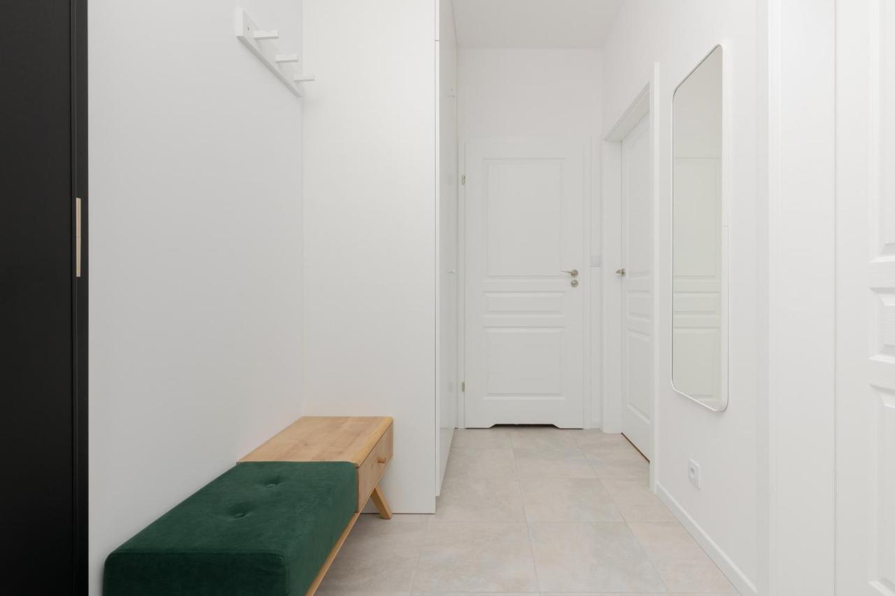 Stacja Wola Apartments With Parking By Noclegi Renters Варшава Екстер'єр фото