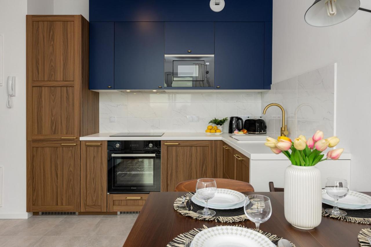 Stacja Wola Apartments With Parking By Noclegi Renters Варшава Екстер'єр фото
