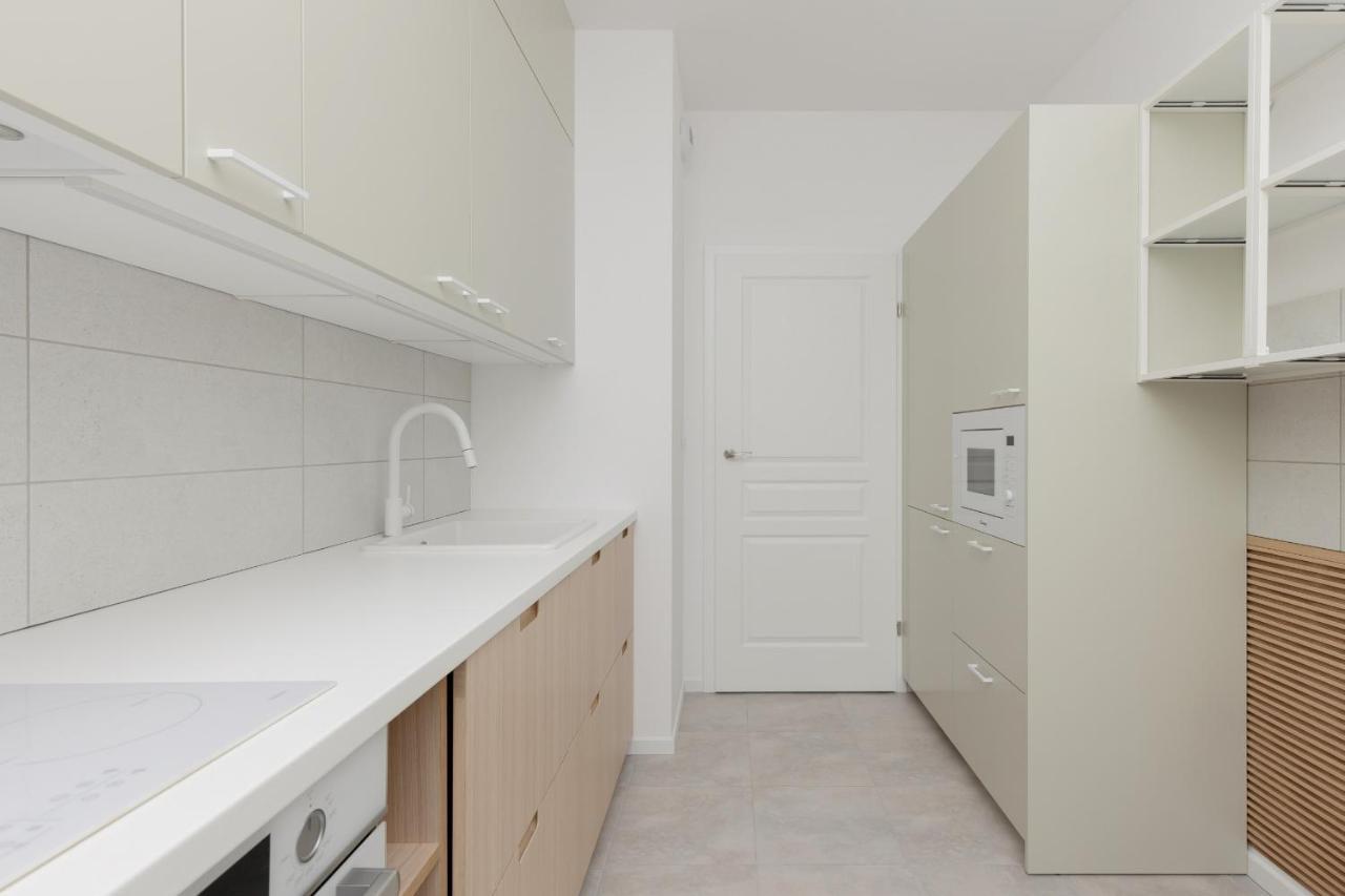 Stacja Wola Apartments With Parking By Noclegi Renters Варшава Екстер'єр фото