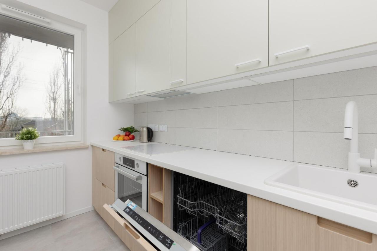 Stacja Wola Apartments With Parking By Noclegi Renters Варшава Екстер'єр фото