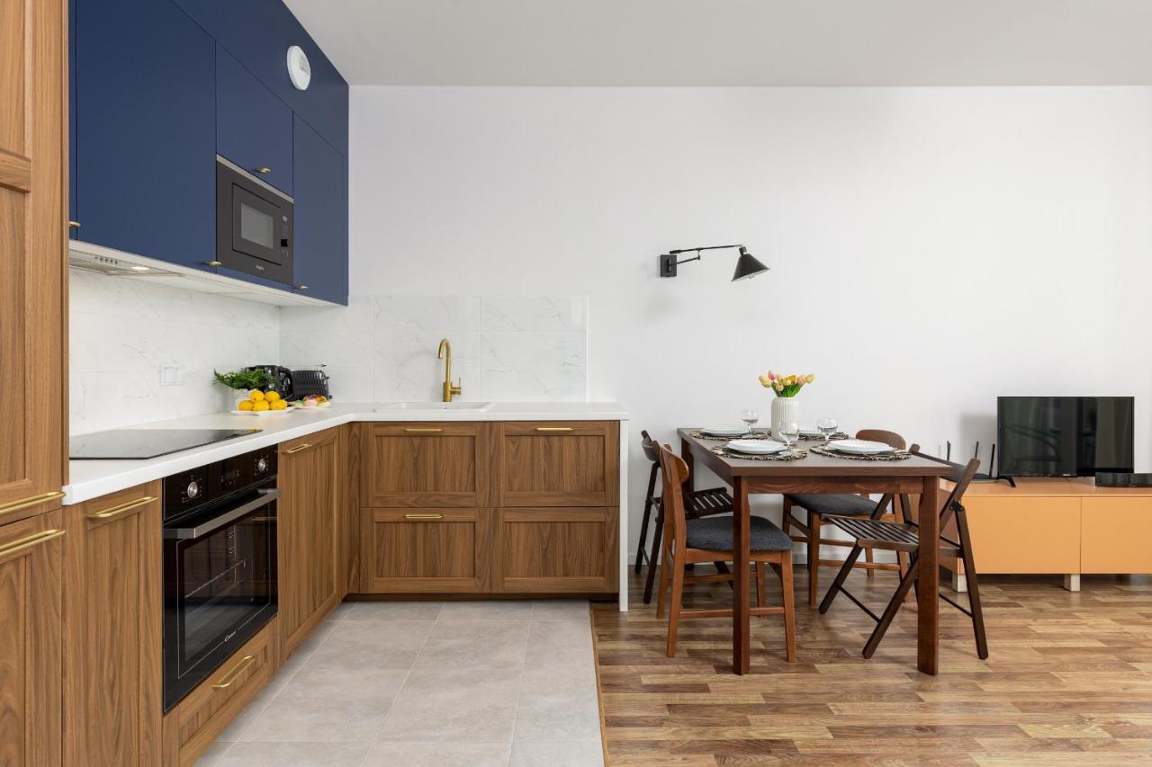 Stacja Wola Apartments With Parking By Noclegi Renters Варшава Екстер'єр фото